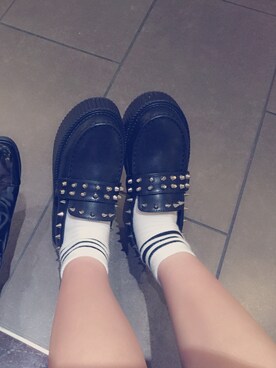 「FIGのアイテム（スニーカー、ブラック系）」を使った、kyokaさん（レディース）の冬コーディネート