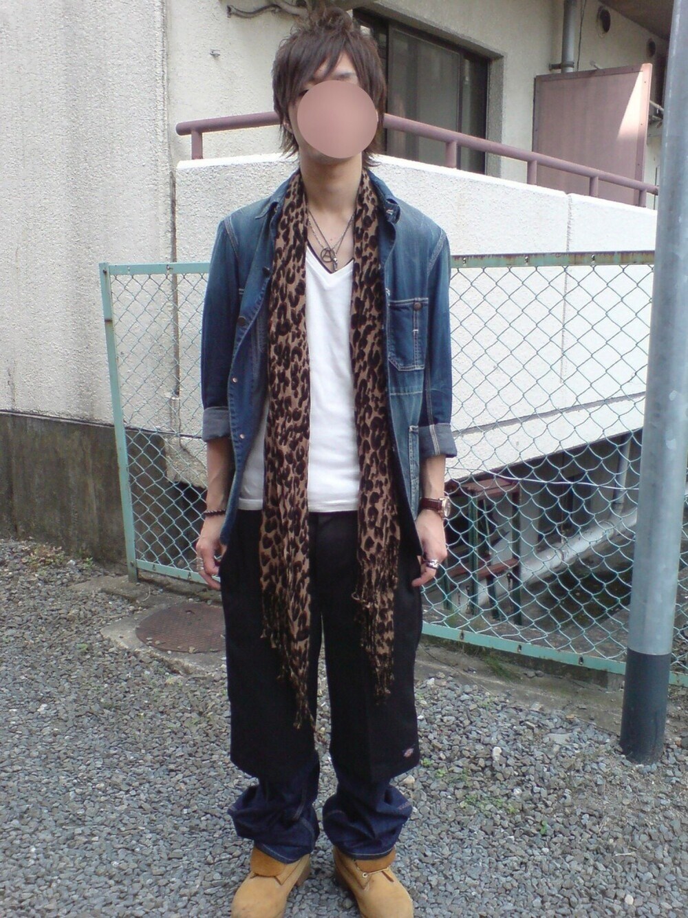 「markaのアイテム（デニムジャケット、ブルー系）」を使った、モーイさん（メンズ・174cm）の春コーディネートの1枚目の写真