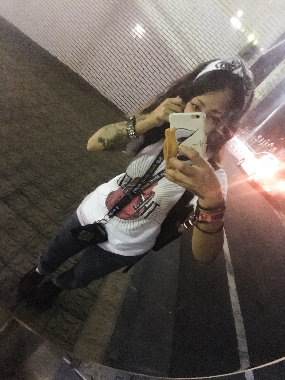 「THE USEDのアイテム（Tシャツ/カットソー、ホワイト系）」を使った、Neekoさん（レディース・145cm）の春コーディネートの1枚目の写真