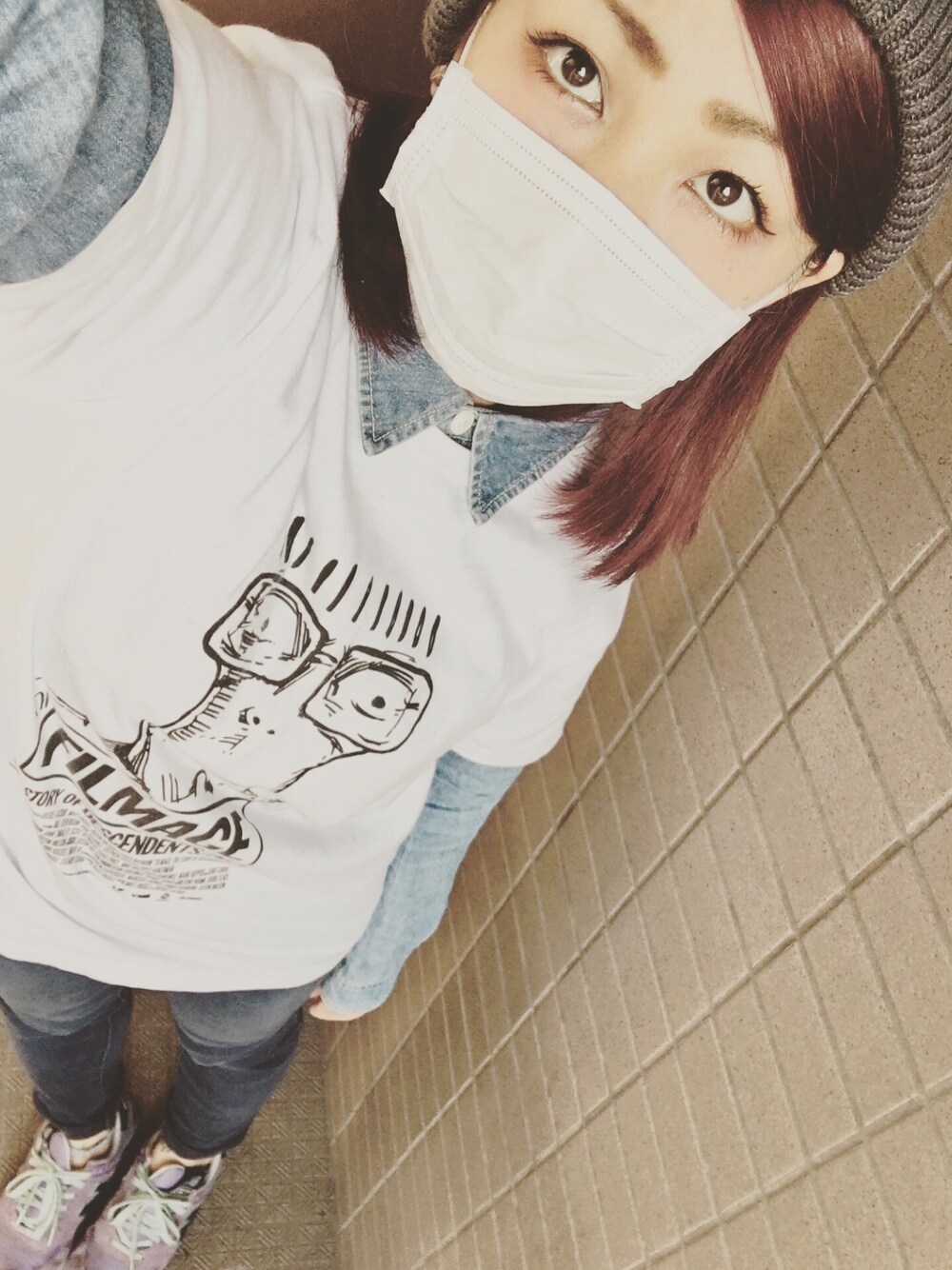 「DESCENDENTSのアイテム（Tシャツ/カットソー、ホワイト系）」を使った、Neekoさん（レディース・145cm）の秋コーディネートの1枚目の写真
