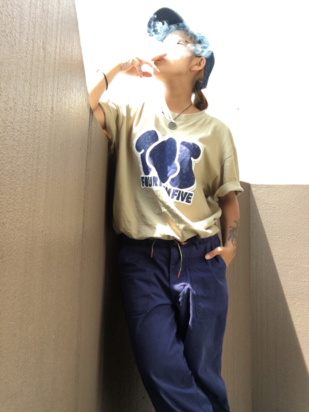 「145:FOURTEEN FIVEのイシコのメインロゴTee!BOOMANIXにて絶賛販売中！（Tシャツ/カットソー、ベージュ系）」を使った、Neekoさん（レディース・145cm）の秋コーディネートの1枚目の写真
