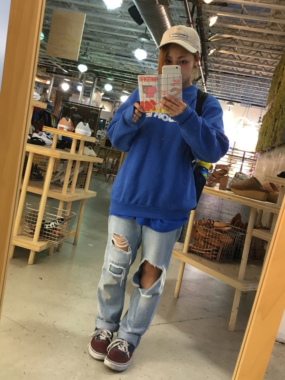 「Reebokのアイテム（スウェット、ブルー系）」を使った、Neekoさん（レディース・145cm）の秋コーディネートの1枚目の写真