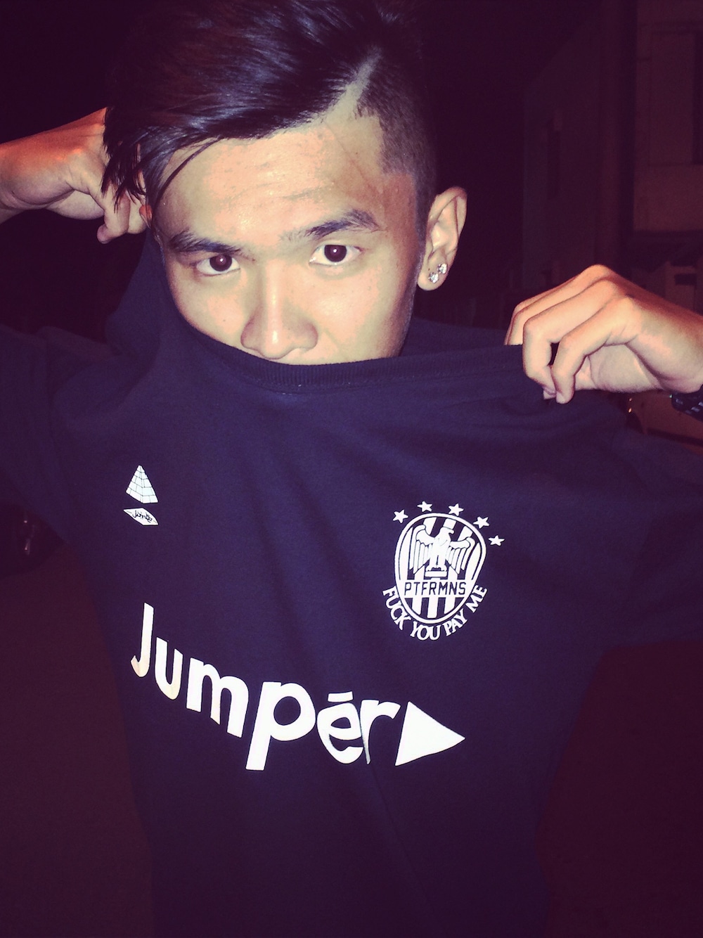 「Jumper、jumper45」｜「JumperのJumper x Port Freemans - G.O.A.T. BASIC Tee（Tシャツ/カットソー、ブラック系）」を使った、DengZさん（メンズ・170cm）の秋コーディネートの1枚目の写真