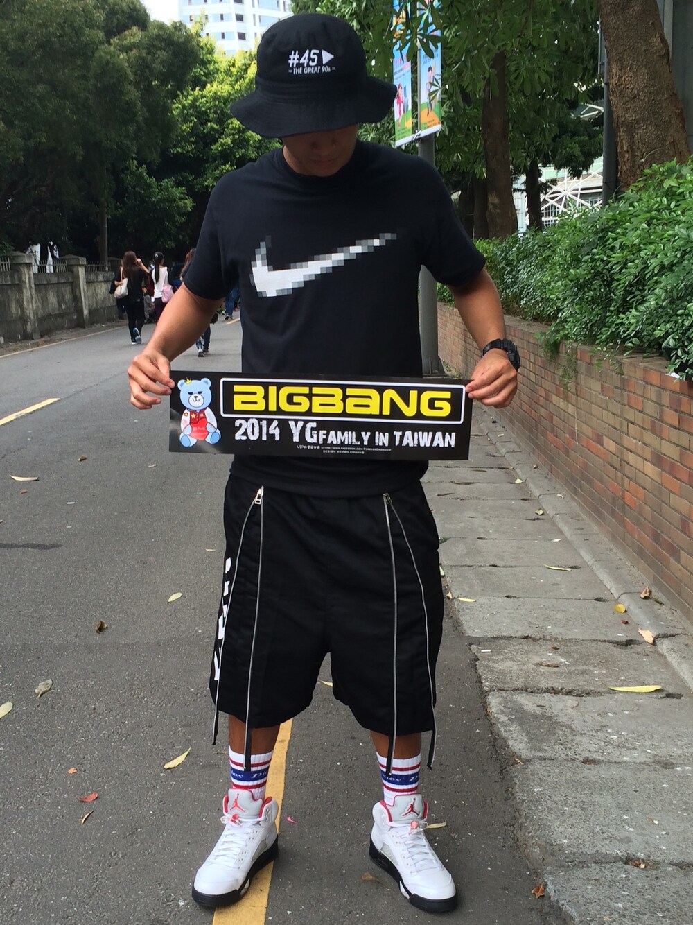 「Jordan、jordan5、Jumper、jumper45、fypm_ltd」｜「JumperのPRETTY NICE x JUMPER - #45▶ BUCKET HAT（ハット、ブラック系）」を使った、DengZさん（メンズ・170cm）の秋コーディネートの1枚目の写真