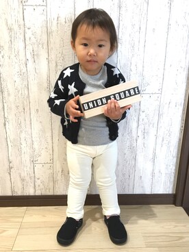 「西松屋（ニシマツヤ）のアイテム（カーディガン/ボレロ、ブラック系）」を使った、HanaRinさん（キッズ・100cm）の秋コーディネート