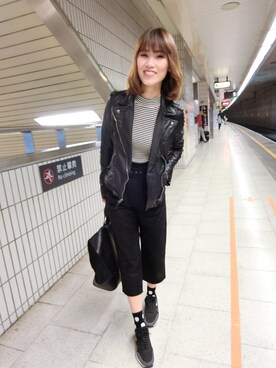 「A&F（エーアンドエフ）のアイテム（ライダースジャケット）」を使った、Janelle さん（レディース・168cm）の春コーディネート