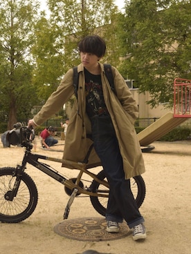 「バンドT」｜「アイテム（トレンチコート）」を使った、reeさん（メンズ・166cm）の秋コーディネート