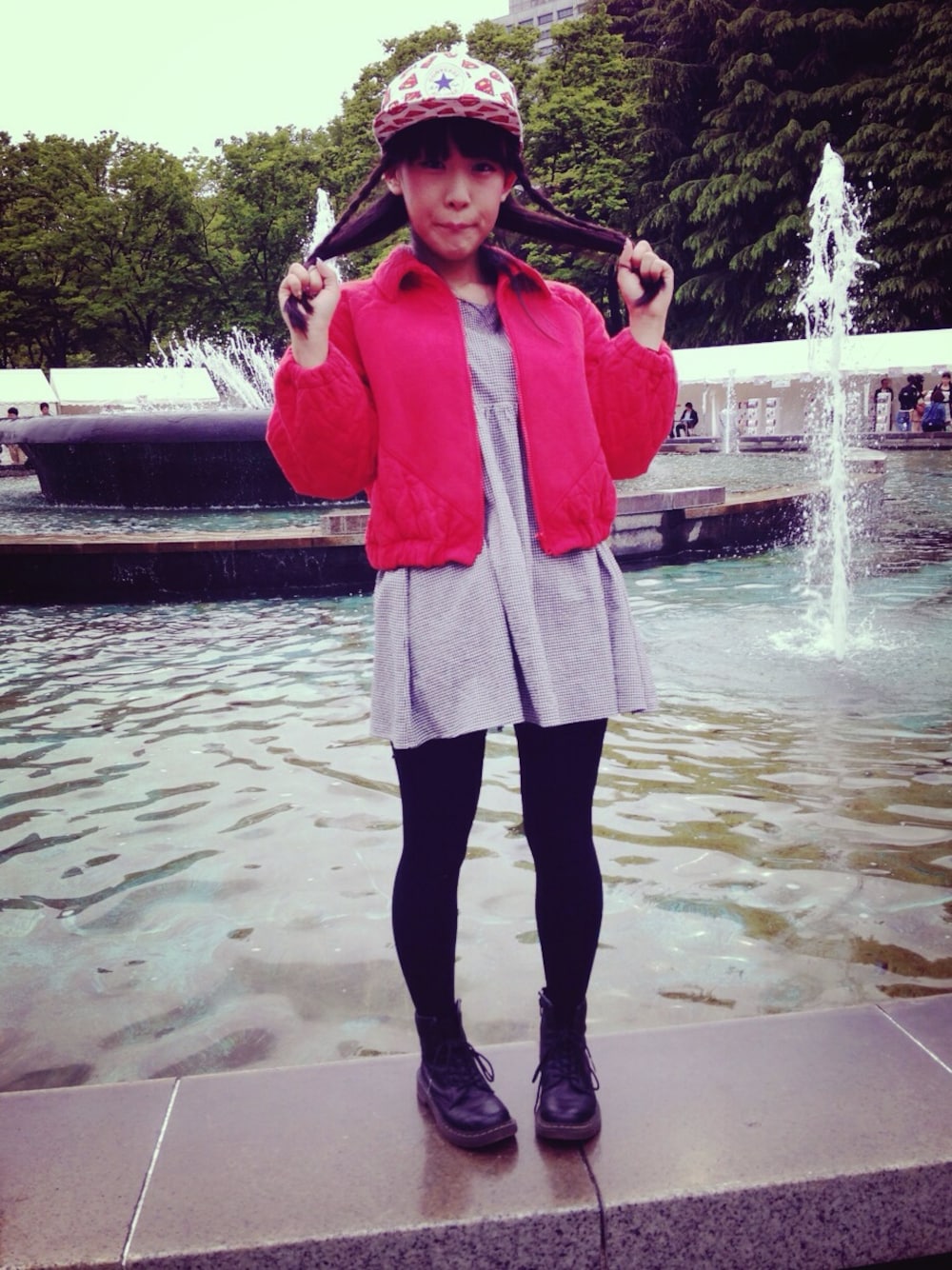 「G.V.G.V.のHEART QUILTED DRIZZER JACKET（その他アウター、レッド系）」を使った、TENTENKO(BiS)さん（レディース・142cm）の春コーディネートの1枚目の写真