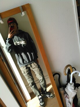 「Champion（チャンピオン）のアイテム（パーカー、グレー系）」を使った、TOWAさん（メンズ・175cm）の秋コーディネート