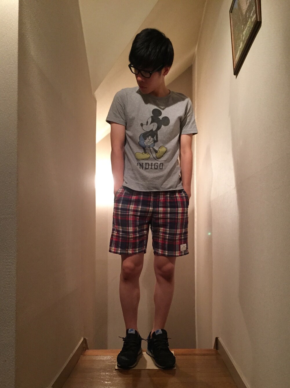「黒縁メガネ、キャラT、ミッキー、柄パンツ、ハーフパンツ、シンプルコーデ」｜「FDMTLのFDMTL-MICKEY MOUSE INDIGO TEE(GRAY)（Tシャツ/カットソー、グレー系）」を使った、ばそんさん（メンズ・174cm）の夏コーディネートの1枚目の写真