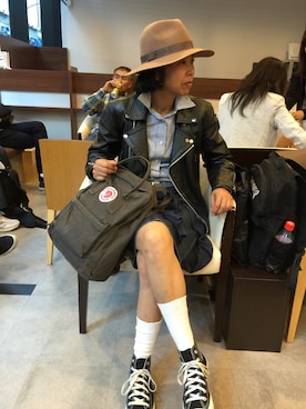 「Fjallraven Kanken（フェールラーベンカンケン）のアイテム（バックパック/リュック、グリーン系）」を使った、きみたんさん（レディース・162cm）の秋コーディネート
