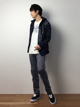 「TOMMY HILFIGER（トミーヒルフィガー）のアイテム（Tシャツ/カットソー）」を使った、中嶋時男さん（メンズ・183cm）の冬コーディネート