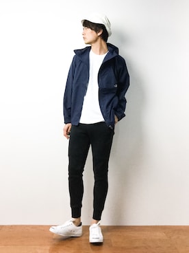 「ジャックパーセル」｜「アイテム（マウンテンパーカー）」を使った、中嶋時男さん（メンズ・183cm）の春コーディネート