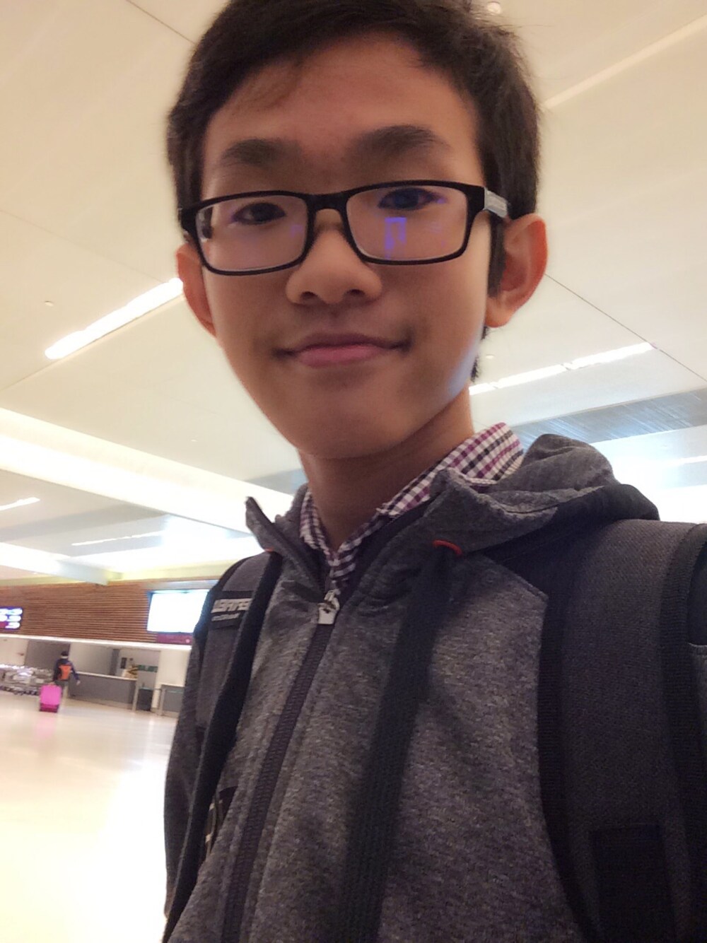 「airport」｜「AIR JORDANのアイテム（スタジャン、グレー系）」を使った、Nicholas Leeさん（メンズ・165cm）の冬コーディネートの1枚目の写真