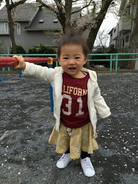 「abcd（ナシ）のアイテム（パーカー）」を使った、kotochiさん（キッズ・70cm）の春コーディネート