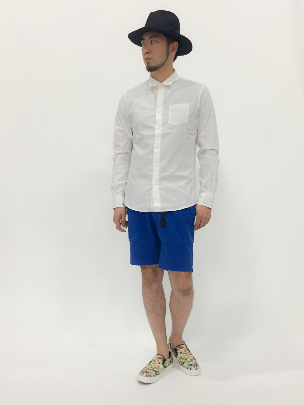 「スリッポン、nano・universe、GRAMICCI、BLISS POINT、Junred」｜「BEAVERのGRAMICCI (グラミチ)  NN-SHORTS  (149)（チノパンツ、ブルー系）」を使った、kijiさん（メンズ・180cm）の春コーディネートの1枚目の写真