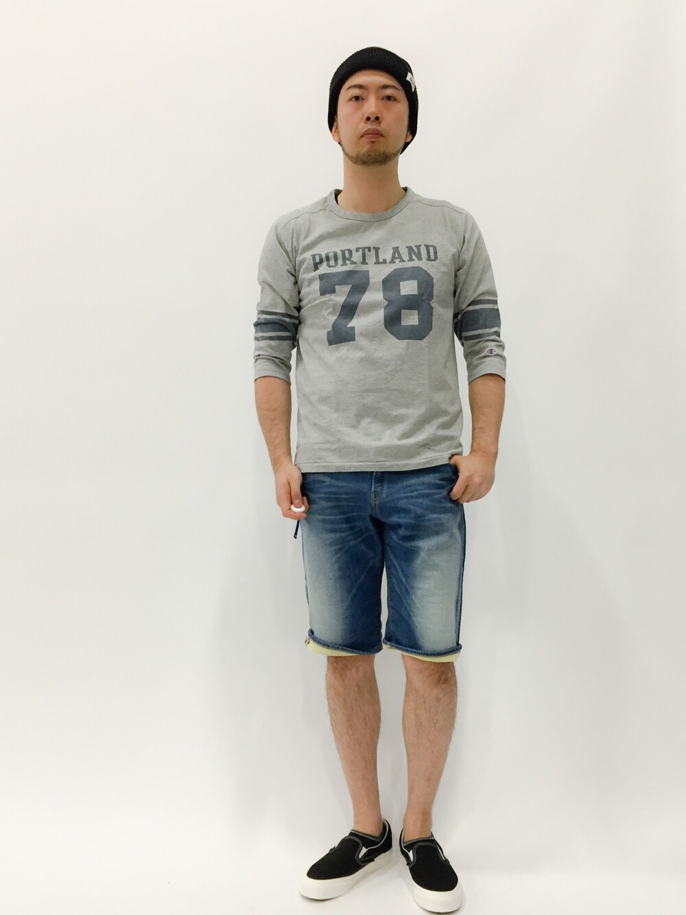 「VANQUISH、nano・universe、coen、green label relaxing、ナンバリングT」｜「Championのchampion×nano･universe/チャンピオン別注フットボールTee 7s（Tシャツ/カットソー、グレー系）」を使った、kijiさん（メンズ・180cm）の春コーディネートの1枚目の写真