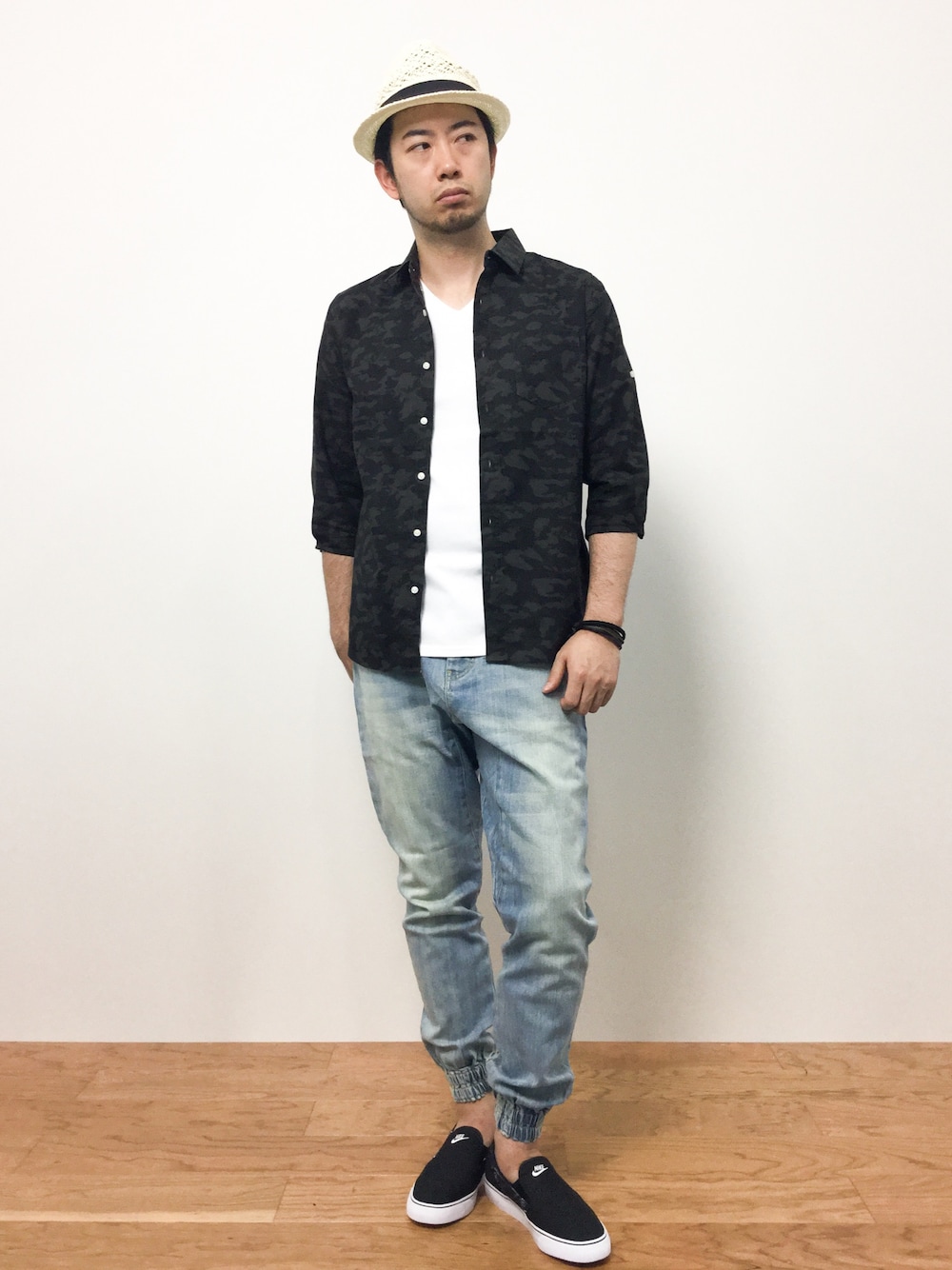 「NIKE、スリッポン、迷彩柄、nano・universe、XLARGE、GIORDANO、NUMBER (N)INE、CHAPTER WORLD」｜「NANO universeのコットンリネンカモ柄シャツ 7/S（シャツ/ブラウス、グリーン系）」を使った、kijiさん（メンズ・180cm）の夏コーディネートの1枚目の写真