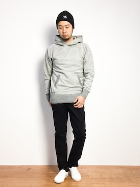 「ホワイトスニーカー」｜「アイテム（ニットキャップ/ビーニー）」を使った、kijiさん（メンズ・180cm）の秋コーディネート