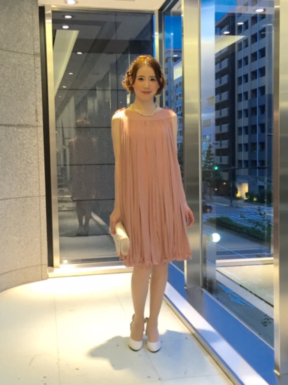 「ワンピース、プリーツ、デートスタイル（WOMEN）、結婚式二次会スタイル、ディアプリンセス」｜「Dear Princessの【結婚式】フラワーベルト付プリーツドレス【2次会】（ドレス、ピンク系）」を使った、ismさん（レディース・170cm）の秋コーディネートの1枚目の写真