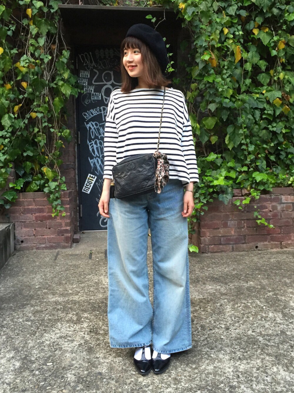 「シンプル、休日スタイル、ootd、ボーダー、ワイドパンツ、Tストラップパンプス、ベレー帽、レオパード、マリン」｜「A.P.C.のアイテム（バンダナ/スカーフ、ブラウン系）」を使った、サアヤさん（レディース・153cm）の春コーディネートの1枚目の写真