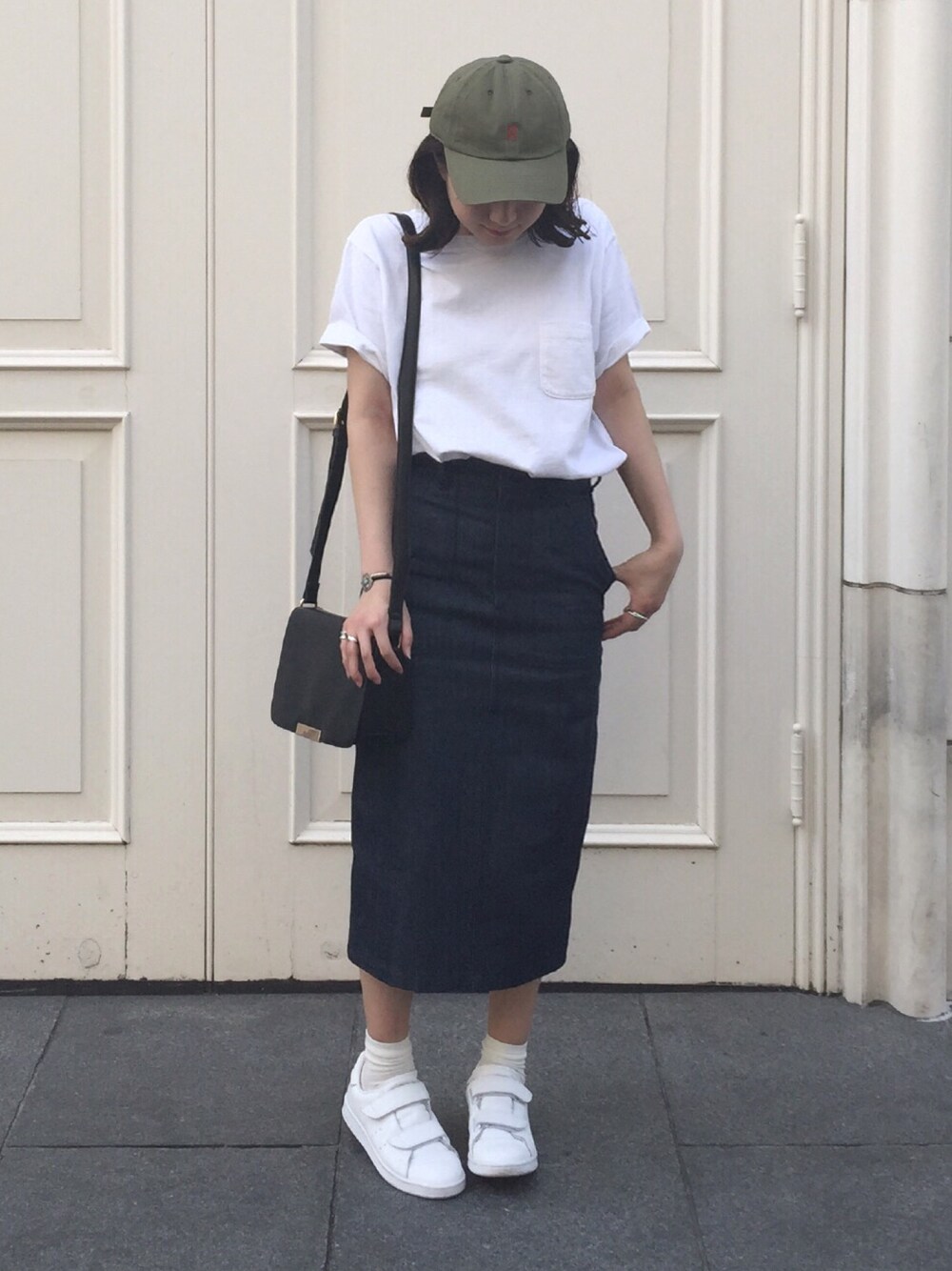 HYKEのデニムスカートを使った人気ファッションコーディネート