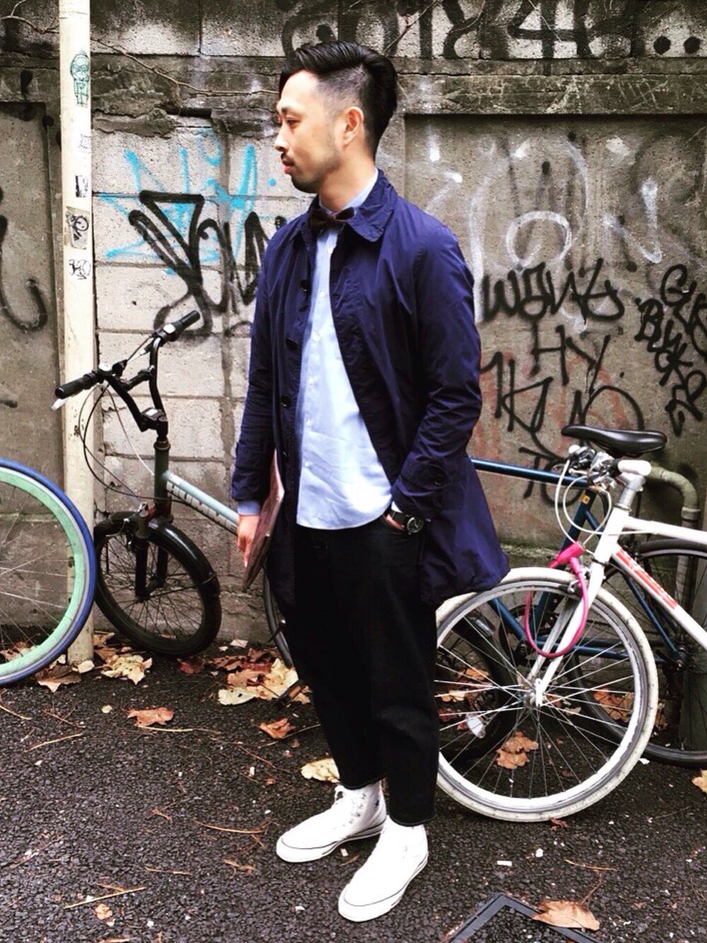 「Krabert、蝶ネクタイ、ボウタイ」｜「COMME des GARCONSのアイテム（シャツ/ブラウス、ブルー系）」を使った、Krabertさん（メンズ・173cm）の秋コーディネートの1枚目の写真