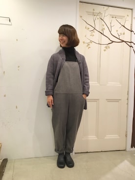 「黒タートルネック」｜「アイテム（サロペット/オーバーオール）」を使った、YARRAdouxbleu三宮店さん（レディース・156cm）の秋コーディネート
