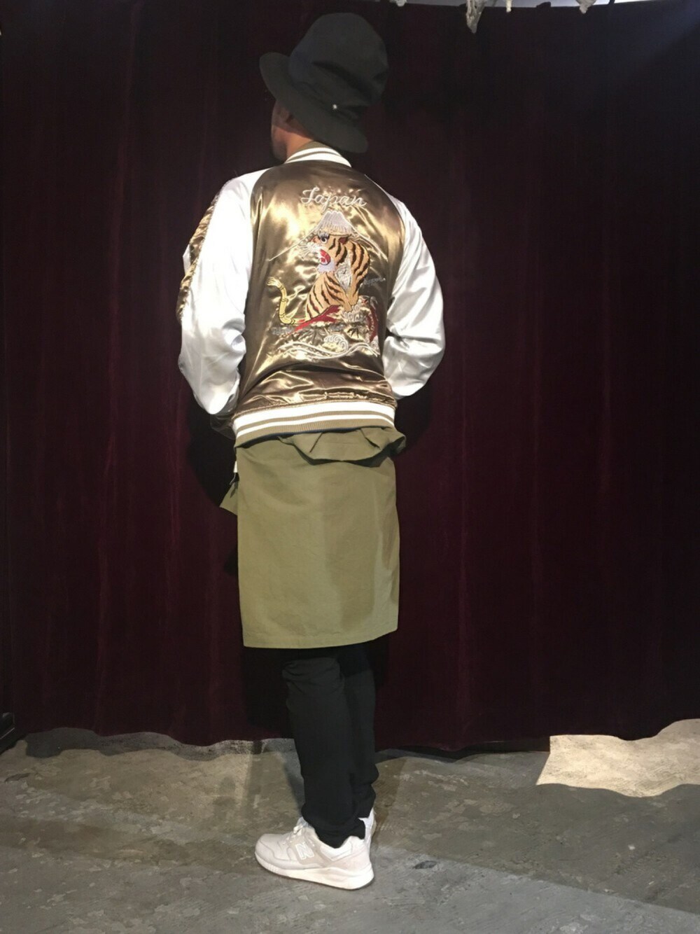 「スカジャン、スキニー、ストリート、渋谷、オリーブ、ロフトスキー」｜「rovtskiの富士虎ジャパニーズ ヨコスカスカジャン（スカジャン、グリーン系）」を使った、masaさん（メンズ・175cm）の秋コーディネートの1枚目の写真
