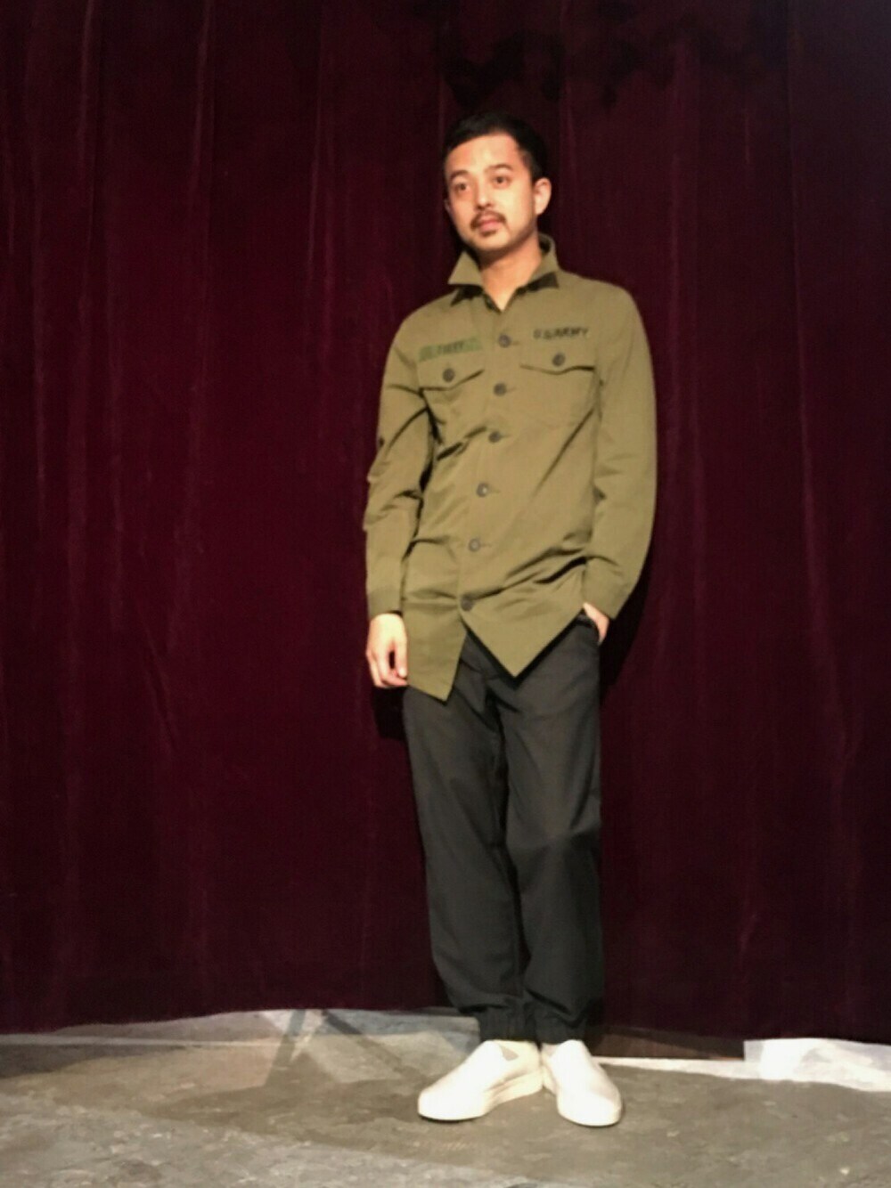 「ビッグシルエット、ミリタリー、カジュアル、休日スタイル、ゆるパンツ、ロフトスキー、秋コーデ」｜「rovtskiのUS ARMY LONG SHIRT             （シャツ/ブラウス、グリーン系）」を使った、masaさん（メンズ・175cm）の秋コーディネートの1枚目の写真