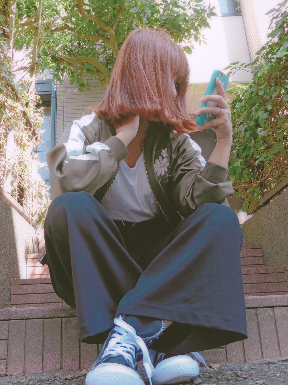 「シンプル、大人カジュアル、スニーカー、モノトーン、秋コーデ、ootd、GU、casual」｜「🇰🇷のアイテム（Tシャツ/カットソー、ホワイト系）」を使った、miuさん（レディース・153cm）の秋コーディネートの1枚目の写真