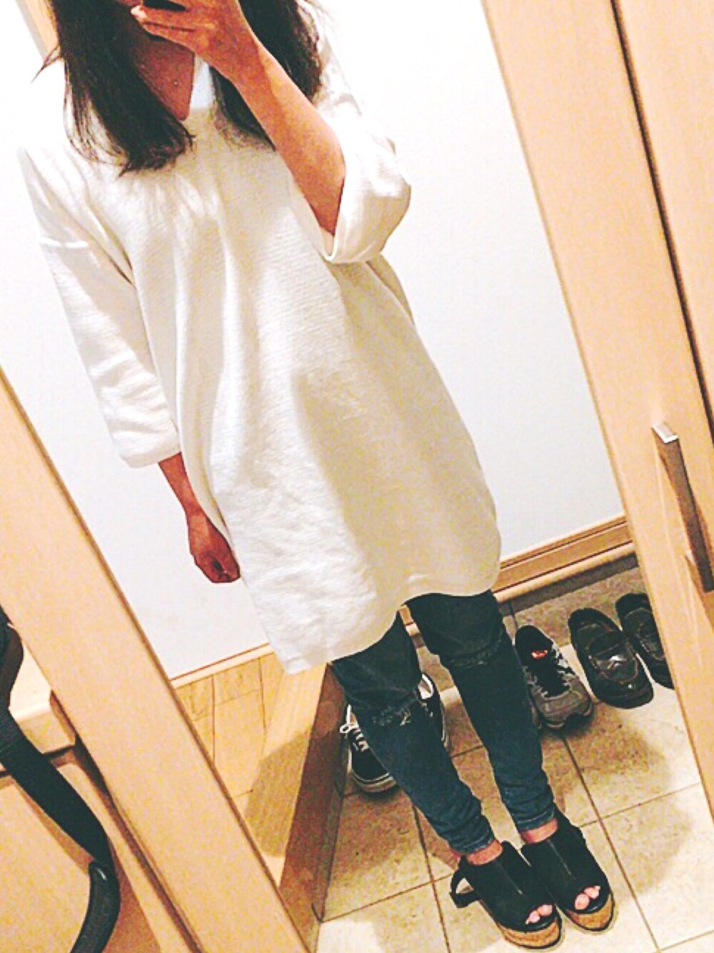 「UNIQLOのアイテム（チュニック、ホワイト系）」を使った、しほ、さん（レディース・154cm）の春コーディネートの1枚目の写真