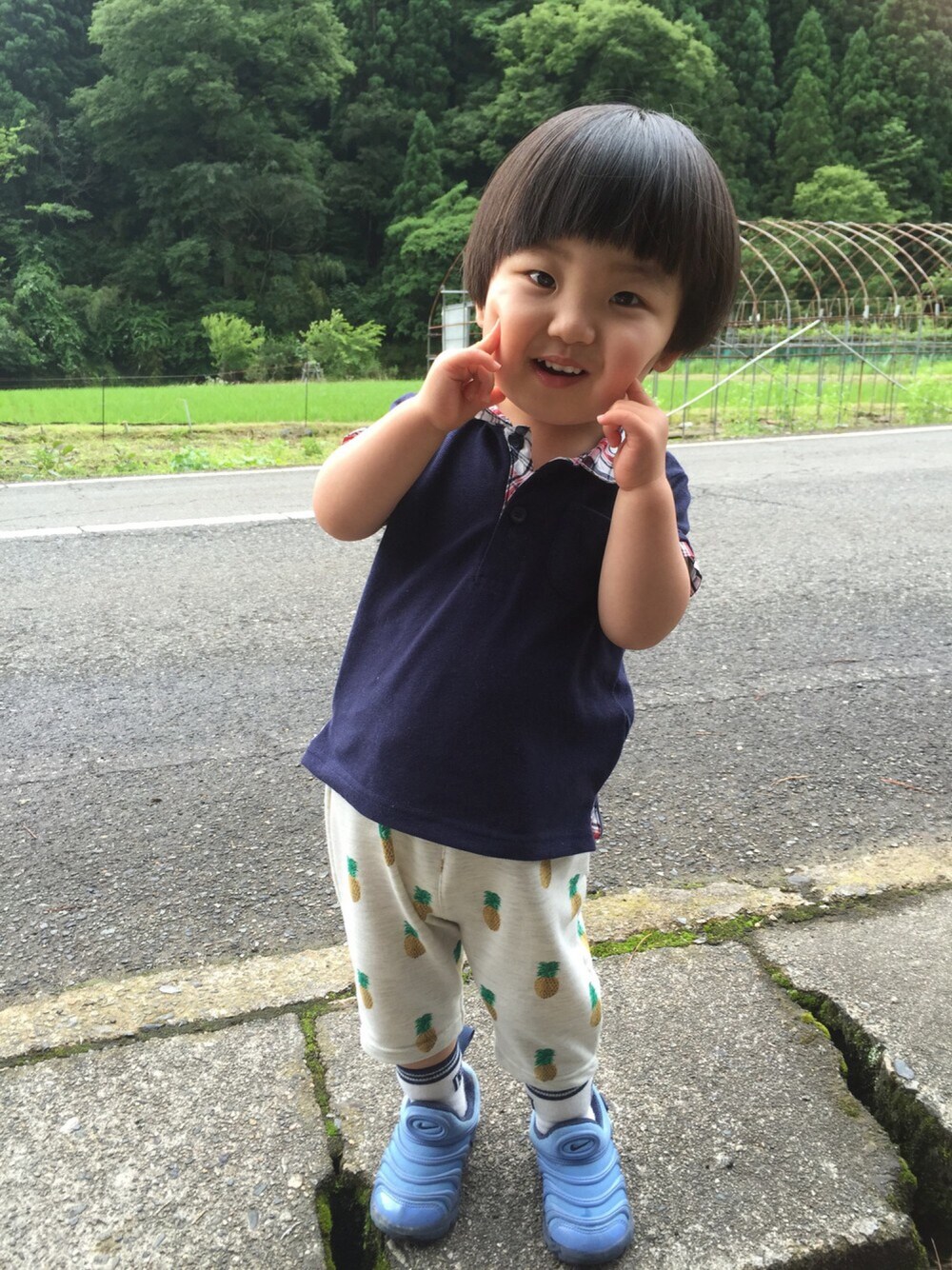 「キッズファッション、おとこのこ」｜「西松屋のアイテム（ポロシャツ、ブルー系）」を使った、somaoさん（キッズ・90cm）の夏コーディネートの1枚目の写真