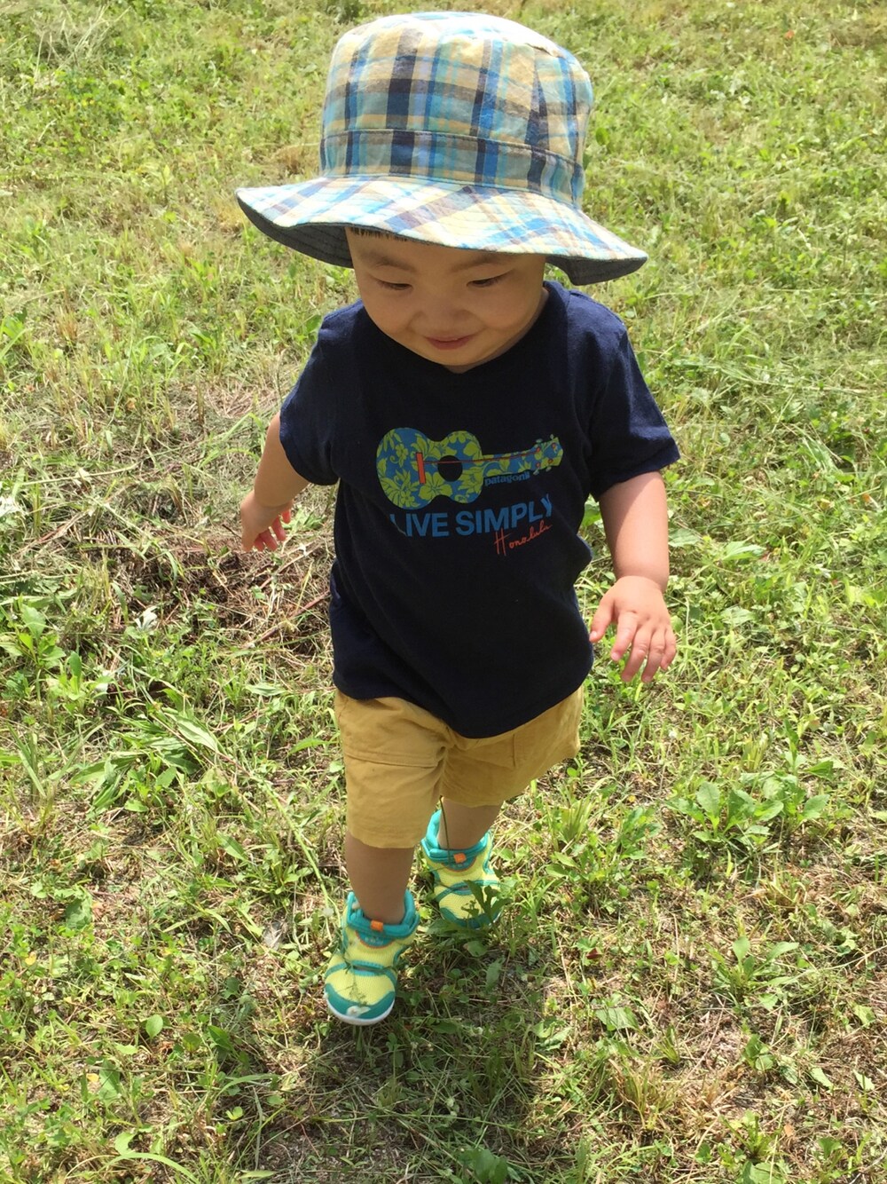 「夏、キッズファッション、ハット、ハワイ土産、男の子、リバーシブル」｜「any Famの【KIDS雑貨】BOY　サファリハット（ハット、ブルー系）」を使った、somaoさん（キッズ・90cm）の夏コーディネートの1枚目の写真