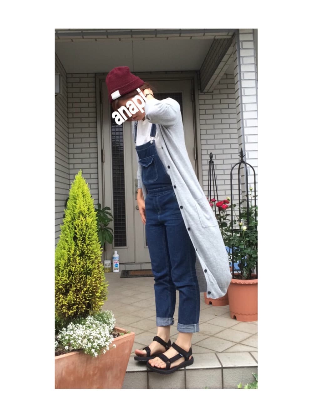 「オーバーオール、カーディガン、GLOBAL WORK、teva、サンダル、初挑戦アイテム」｜「GUの（GU）サロペットテーパードパンツ（パンツ、ブルー系）」を使った、anapiさん（レディース・170cm）の春コーディネートの1枚目の写真