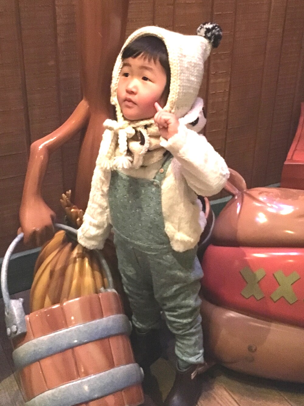 「ディズニー、雪の日、2歳」｜「ZARAのアイテム（サロペット/オーバーオール、ブルー系）」を使った、やぶここさん（レディース・157cm）の冬コーディネートの1枚目の写真