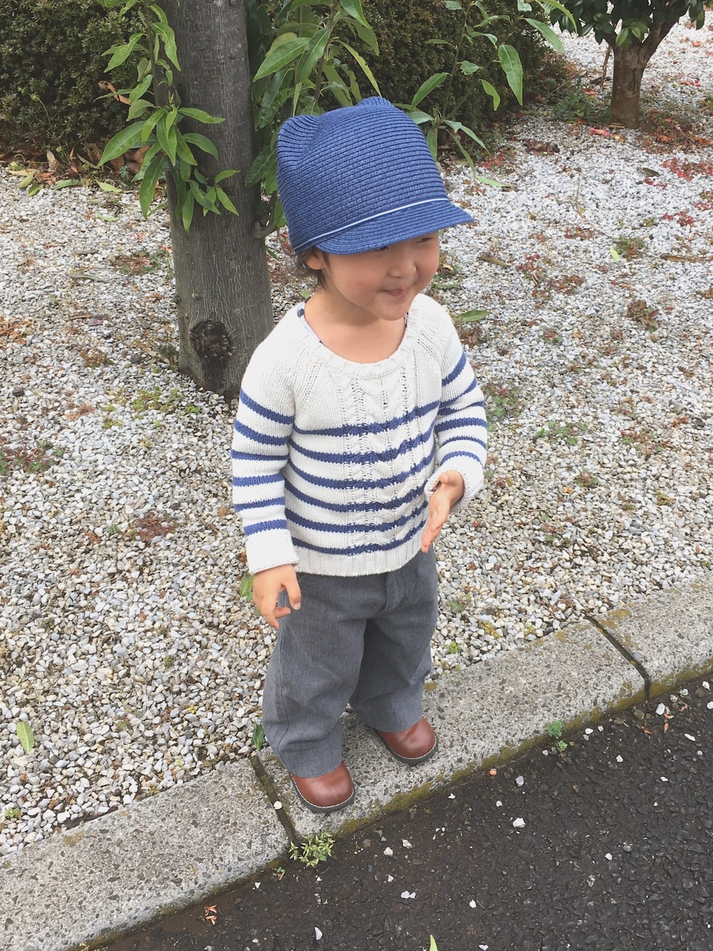 「女の子、キッズファッション、カジュアルコーデ、ボーダー、ワイドパンツ、2歳」｜「GAPのアイテム（ニット/セーター、その他）」を使った、やぶここさん（キッズ・90cm）の春コーディネートの1枚目の写真