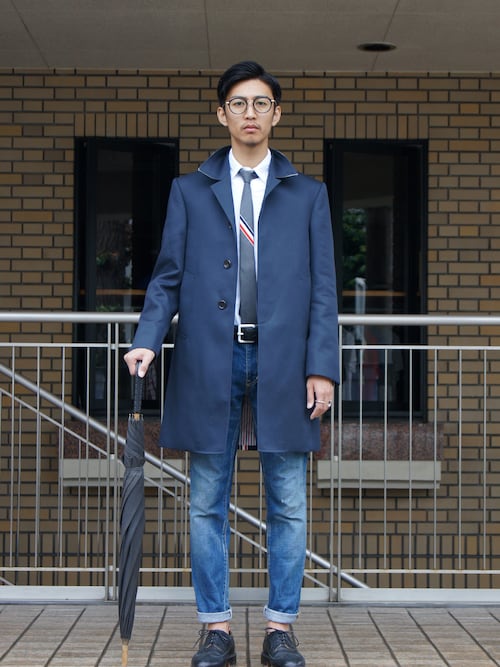 THOM BROWNEのステンカラーコートを使った人気ファッション