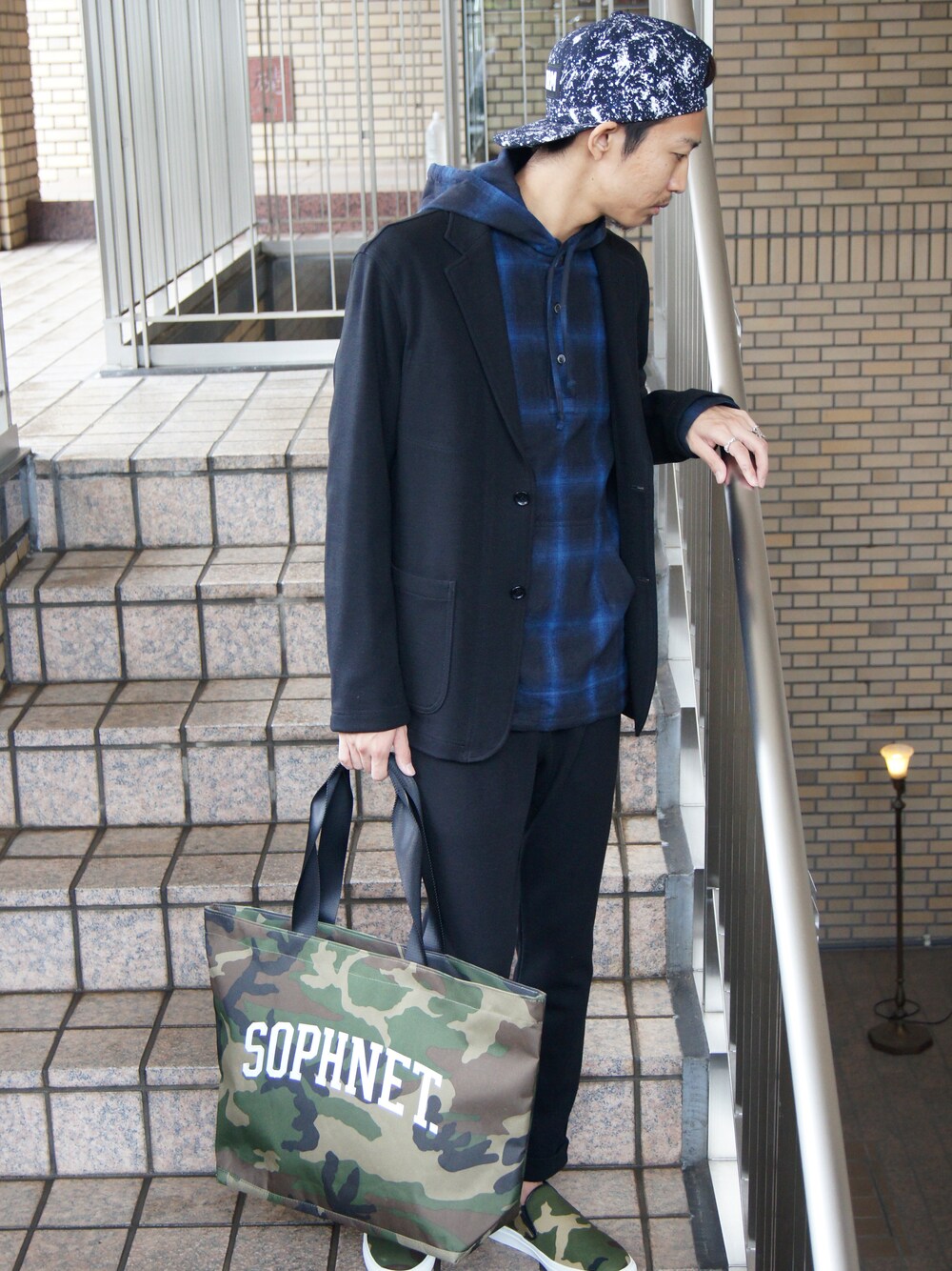 「SOPHNET.、 セットアップ、 テーラードジャケット、 ソフネット、 セットアップスタイル」｜「SOPHNET.のACRYLIC WOOL JERSEY 2 BUTTON UNCON JACKET（テーラードジャケット、ブラック系）」を使った、UNDERPASSさん（メンズ・172cm）の秋コーディネートの1枚目の写真