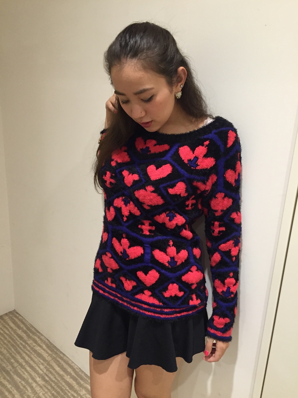 「Desigual」｜「H&Mのアイテム（スカート、ブラック系）」を使った、Michelle Leia Saaleさん（レディース・165cm）の秋コーディネートの1枚目の写真