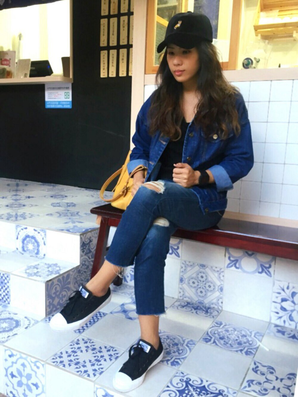 「LOUIS VUITTONのWhat Goes Around Comes Around Louis Vuitton Epi Noe Petite Bucket Bag（ショルダーバッグ、イエロー系）」を使った、aaiiaaさん（レディース・158cm）の秋コーディネートの1枚目の写真