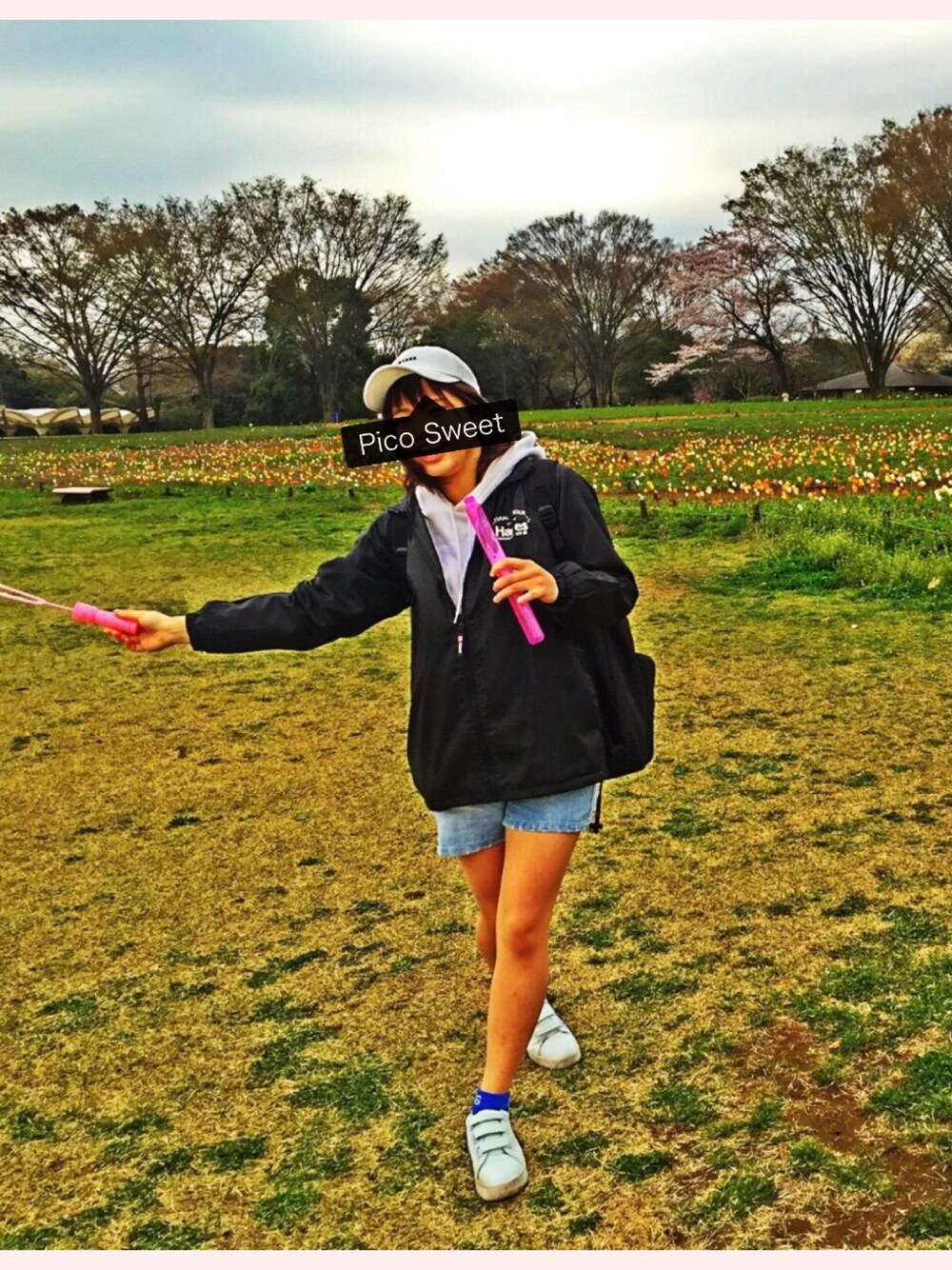 「スポーツミックス、カジュアル、キャップ、モノトーン、イチゴ狩り、公園」｜「HANESのアイテム（ブルゾン、ブラック系）」を使った、ヤオさん（レディース・156cm）の春コーディネートの1枚目の写真