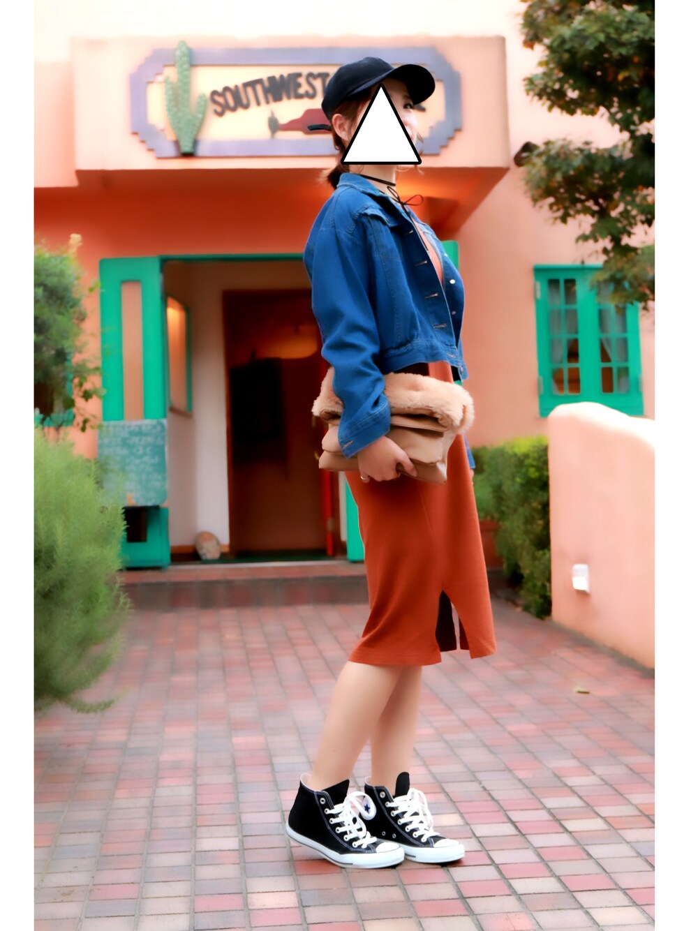 「カジュアル、コンバース、テラコッタ、キャップ、ファー小物、ワンピース、チョーカー、ロングスカート」｜「GUのアイテム（ワンピース、オレンジ系）」を使った、ひろみさん（レディース・158cm）の秋コーディネートの1枚目の写真