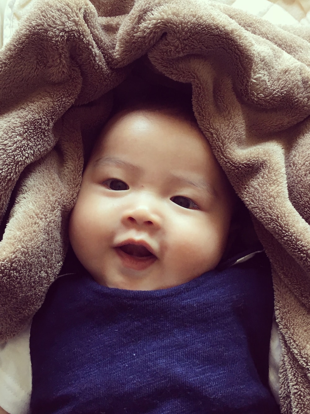 「babygap、4ヶ月、ライオン、くしゃくしゃ、育つのは、早いな。」｜「babyGAPのアイテム（つなぎ/オールインワン、ブルー系）」を使った、daisuke◢ ◤さん（キッズ・70cm）の秋コーディネートの1枚目の写真