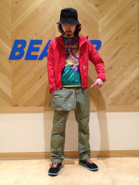 「タイダイ」｜「アイテム（マウンテンパーカー）」を使った、OGAWAさん（メンズ・175cm）の春コーディネート