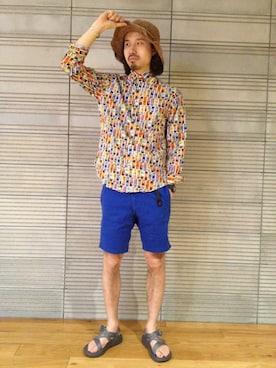 「膝上ショーツ」｜「アイテム（チノパンツ）」を使った、OGAWAさん（メンズ・175cm）の春コーディネート