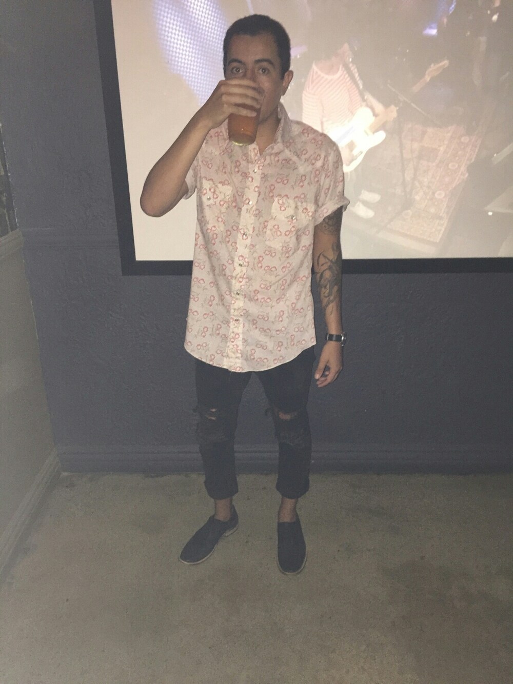 「denim、outfit、casual、summer」｜「OLD NAVYのアイテム（デニムパンツ、ブラック系）」を使った、Luigi Gonzalezさん（メンズ・170cm）の夏コーディネートの1枚目の写真