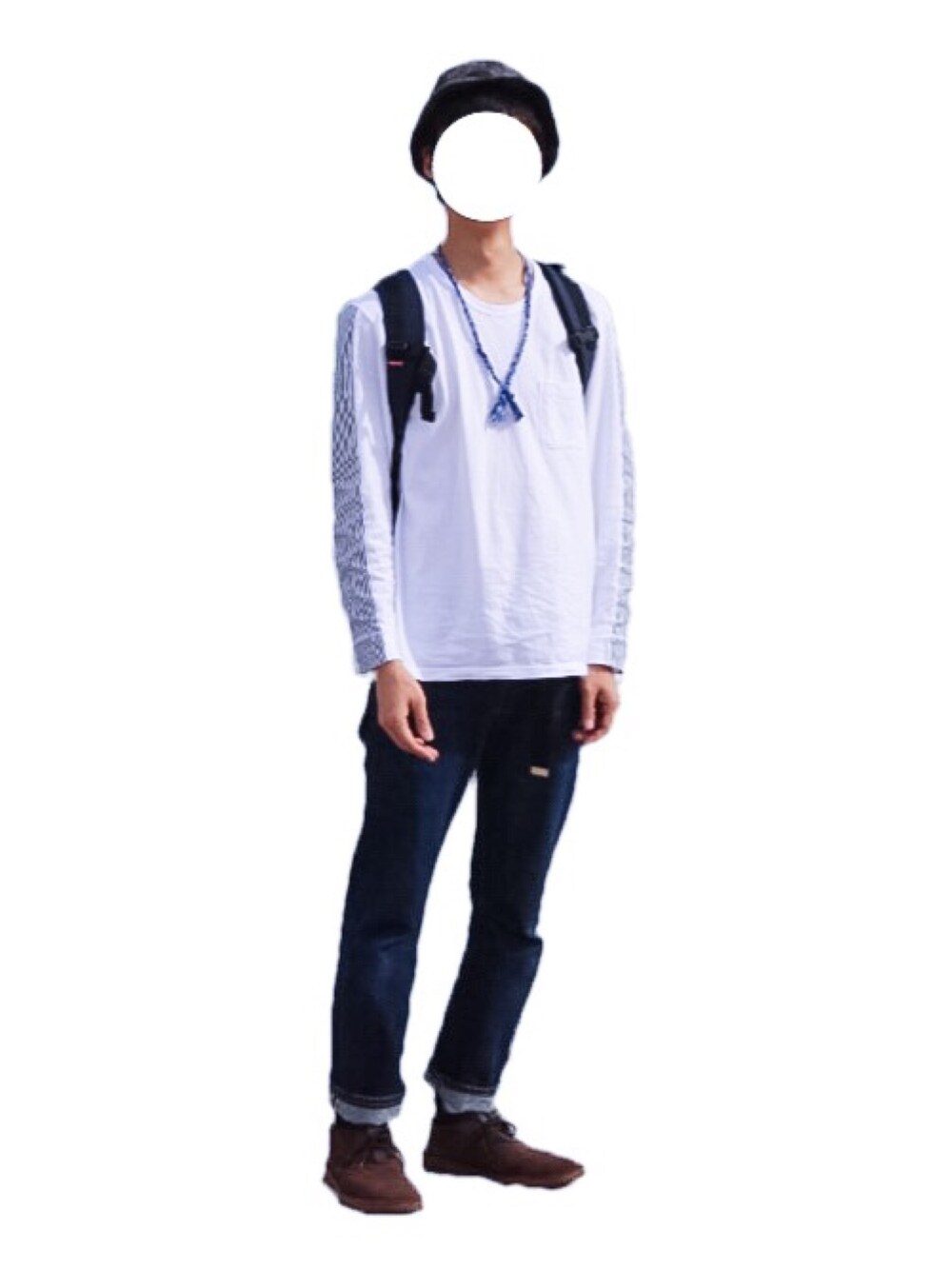その他のTシャツ/カットソー、ブルー系のデニムパンツ、ブラウン系のブーツを着用したメンズの秋コーディネートの1枚目の写真