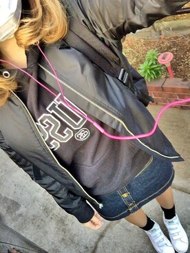 「STUSSY（ステューシー）のアイテム（パーカー、ブラック系）」を使った、sn♡さん（レディース・163cm）の冬コーディネート