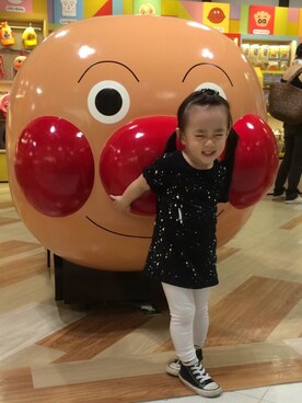 「H&M（エイチ・アンド・エム）のアイテム（その他パンツ、ホワイト系）」を使った、Snow Whiteさん（キッズ・90cm）の秋コーディネート